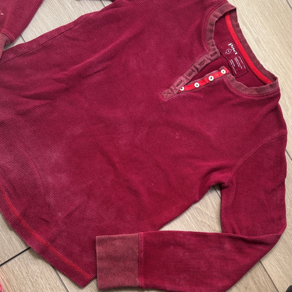 Pact Organic Cotton Thermal Henley Distressed Long Sleeve Shirt Size M